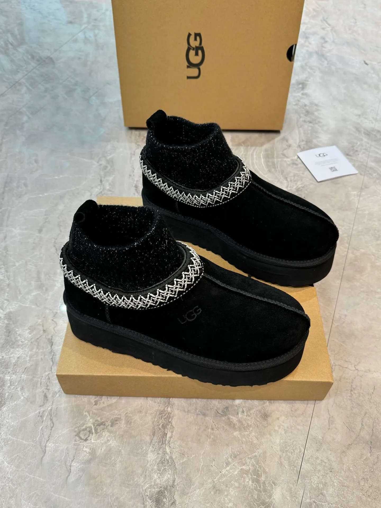 Self-pickup 💰520 New snow boots 1125956 Ethnic style plus sock cover, the sock cover is inserted into the wool. The surface is made of imported silk cow suede, and the inner part is made of Longfeng fur. Foam outsole has light anti-slip characteristics. Four colors, 35-40